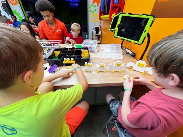 Snapology kids working with a coach building robotics and engineering